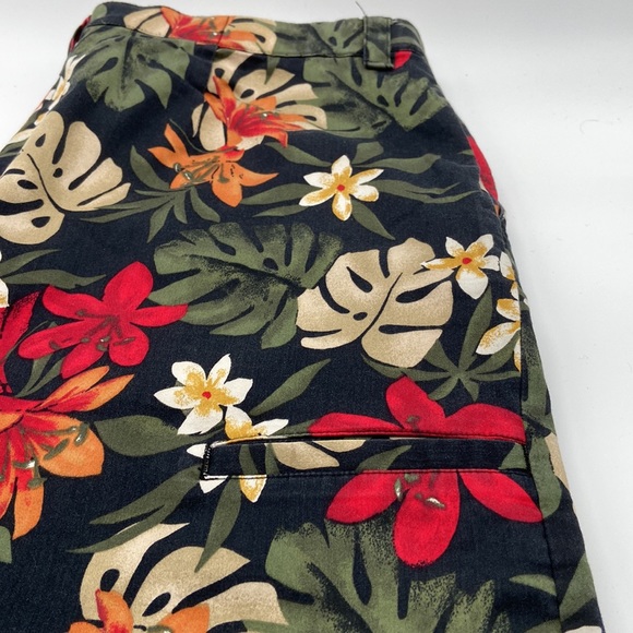 Chicos Design Hawaiian Tropical Leaf Capris Size 33.5 Inch Waist - Picture 6 of 7